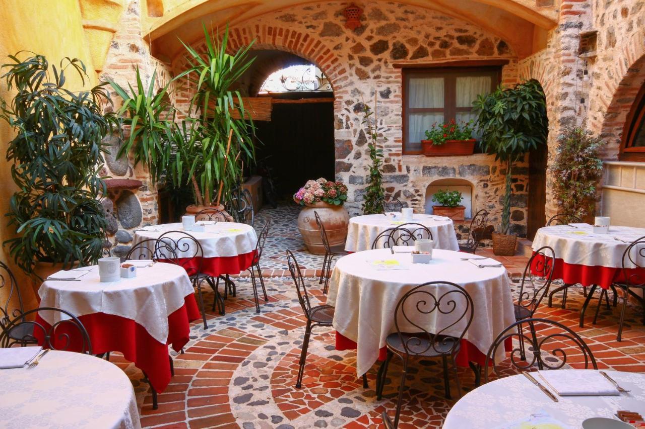 Hotel Anticos Palathos Orosei Kültér fotó