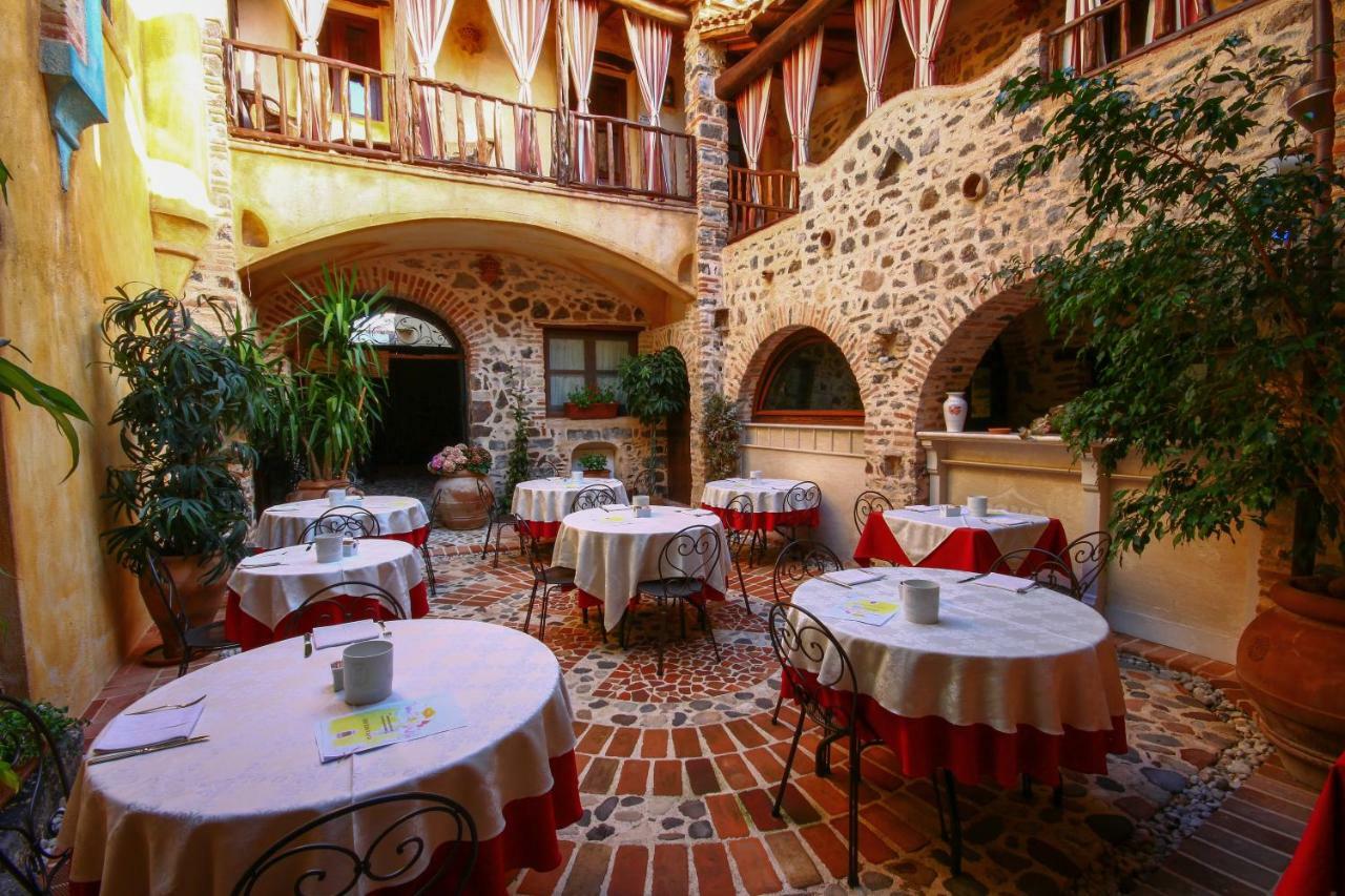 Hotel Anticos Palathos Orosei Kültér fotó
