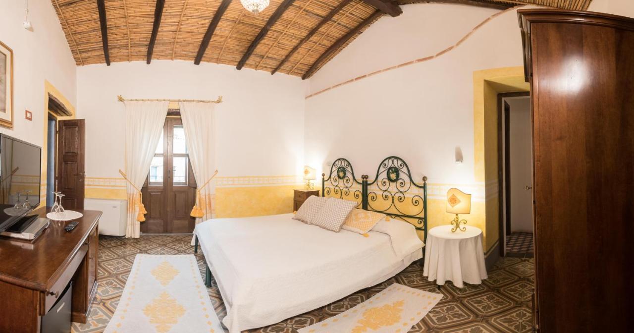 Hotel Anticos Palathos Orosei Kültér fotó