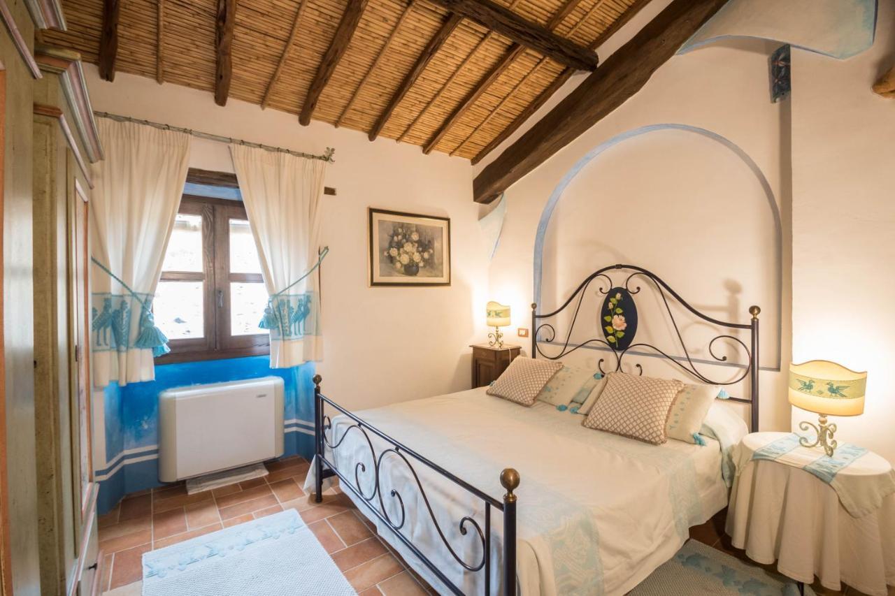 Hotel Anticos Palathos Orosei Kültér fotó
